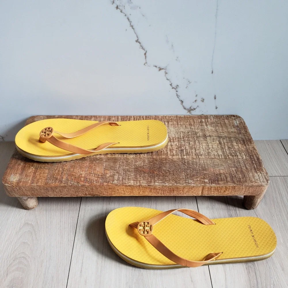 Tory Burch Sandals Womens 7 Yellow Leather Logo Thin Strap Flip Flop Beach